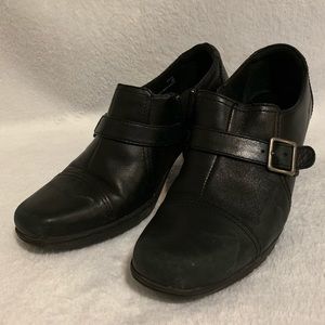 Clark’s bendables booties size 7m black leather